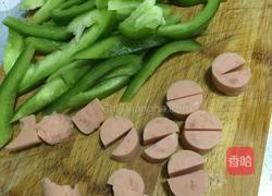 辣椒火腿炒面的做法图解1