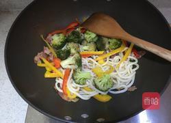 彩椒培根炒乌冬面的做法图解6