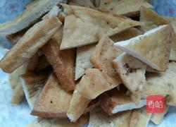 五花肉炒豆腐的做法图解2