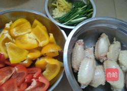 彩椒焖鸡翅的做法图解1
