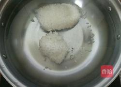 皮蛋瘦肉粥的做法图解1