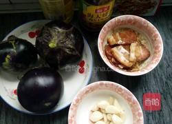 猪肉蒜末烧茄子的做法图解1