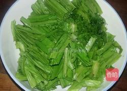豆豉鲮鱼油麦菜的做法图解1