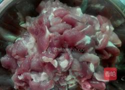 长丝瓜炒肉的做法图解1