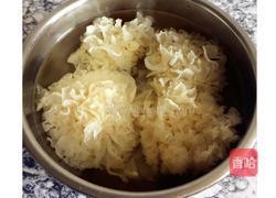 红枣枸杞银耳汤的做法图解2