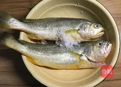 冬菜煮黄花鱼的做法图解2