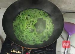 耗油芹菜的做法图解2