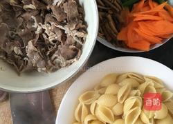 拌贝形意面的做法图解2