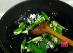 荷包蛋炒辣椒的做法图解3