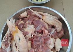 焖鸭肉的做法图解1