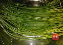 韭菜心炒肉丝的做法图解5