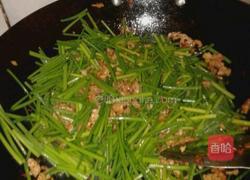 韭菜心炒肉丝的做法图解11