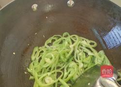 青椒煎鸡蛋的做法图解3