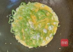 青椒煎鸡蛋的做法图解5