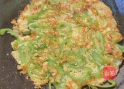 青椒煎鸡蛋的做法图解6