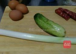 香肠鸡蛋早餐饼的做法图解1