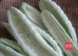 五花肉炖苦瓜的做法图解1