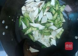 秋葵炒杏鲍菇的做法图解6