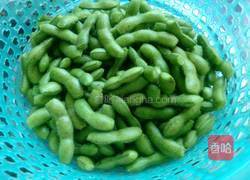 油焖毛豆荚的做法图解1