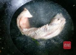 青椒炒肉的做法图解1
