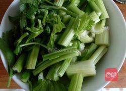 芹菜炒肉的做法图解2