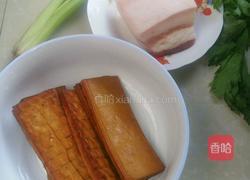 芹菜炒豆干的做法图解1