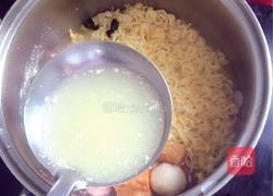 牛奶煮海鲜面的做法图解4