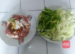 苦瓜青椒炒肉的做法图解3
