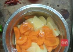 香菇土豆炖鸡的做法图解1