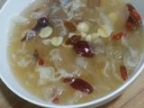 银耳莲子红枣 汤