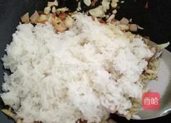 麻香葡萄干海鲜炒饭的做法图解8