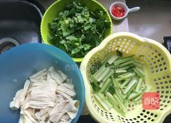 香芹炒腐竹的做法图解1