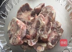 鲜菇牛尾汤的做法图解1
