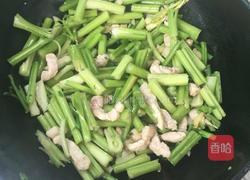 芹菜炒肉的做法图解4
