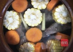 伞骨胡萝卜玉米汤（沙煲法）的做法图解5
