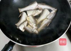 煎白鱼的做法图解2