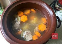 胡萝卜玉米龙骨汤的做法图解5