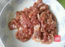 双椒杏鲍菇炒肉丝的做法图解1