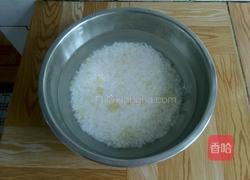 皮蛋瘦肉粥的做法图解1