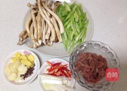 茶树菇芹菜炒肉的做法图解1