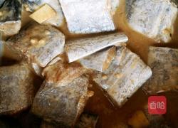炸带鱼的做法图解2