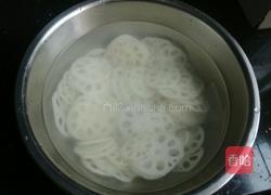 凉拌藕片的做法图解2