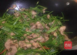 韭菜花炒猪肉的做法图解5