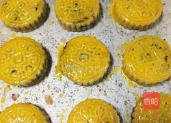 豆沙蛋黄月饼的做法图解6