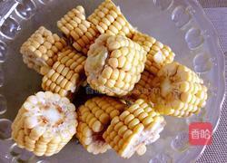 大骨头炖玉米山药汤的做法图解2