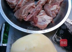 土豆烧排骨的做法图解2