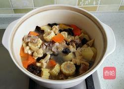 胡萝卜玉米排骨汤的做法图解7