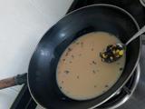 玉米粒带茶叶渣奶茶