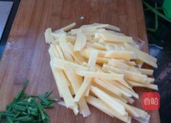 韭菜炒土豆条家常做法的做法图解1