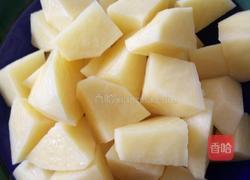 土豆炖鸡腿的做法图解2